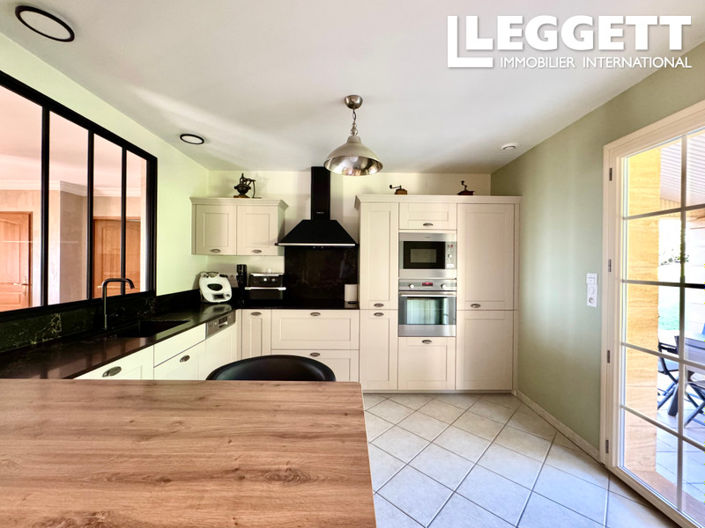 Image No.8-5 Bed House for sale