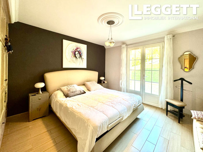 Image No.9-5 Bed House for sale