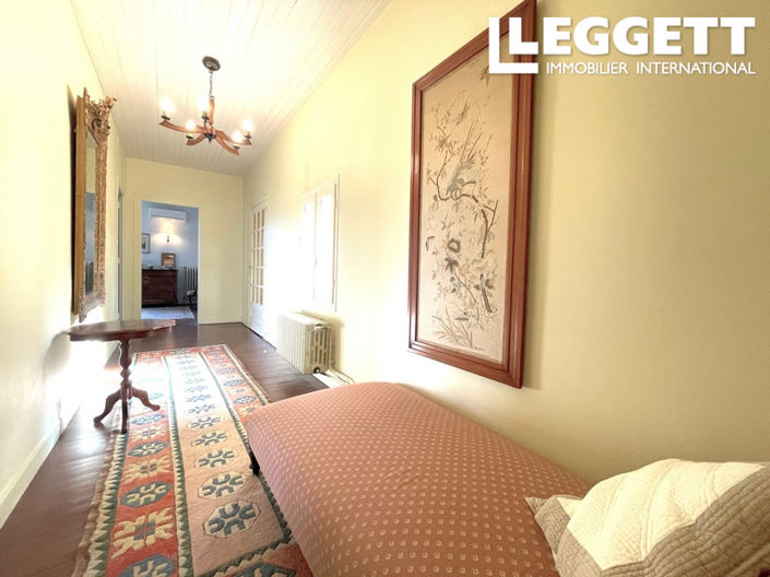 Image No.9-6 Bed House for sale