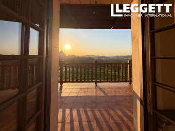 ahr0chm6ly9jzg4uagvzdglhlmltbw8vaw1hz2uvvevom