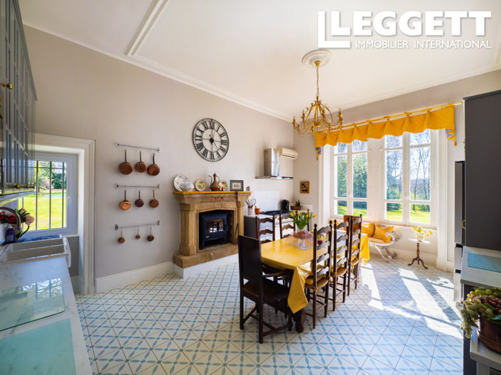 Image No.5-12 Bed Chateaux for sale