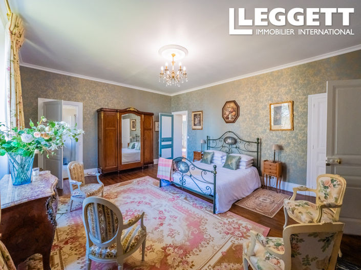 Image No.7-12 Bed Chateaux for sale