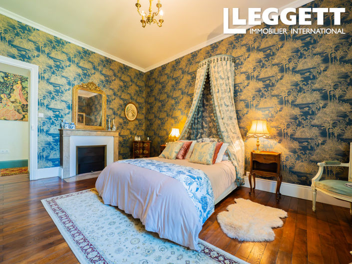 Image No.8-12 Bed Chateaux for sale