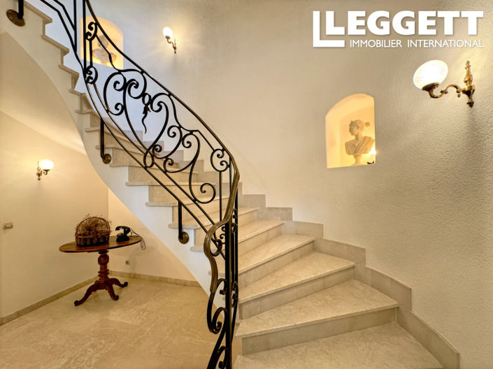 Image No.6-5 Bed House for sale