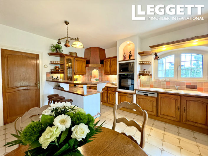 Image No.9-5 Bed House for sale