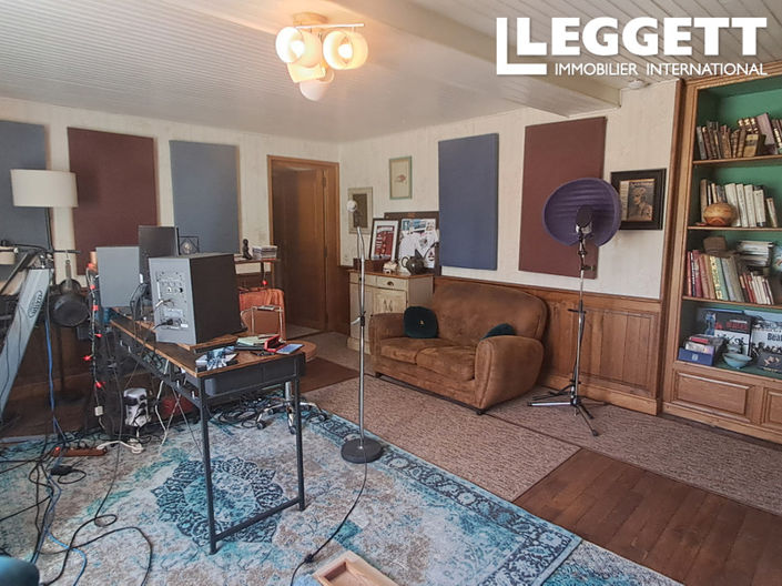 Image No.9-6 Bed House for sale