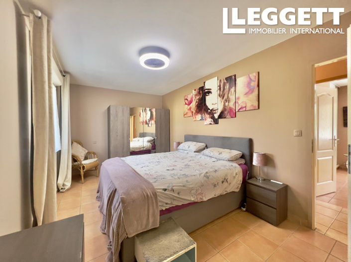 Image No.8-3 Bed House for sale