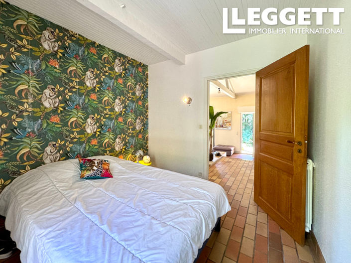 Image No.9-4 Bed House for sale