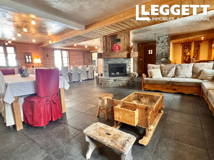 Image No.2-8 Bed House for sale