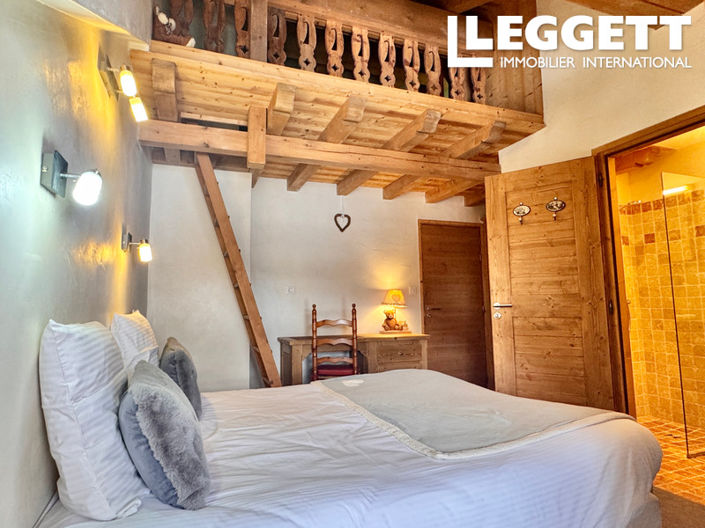 Image No.7-8 Bed House for sale