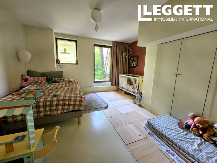 Image No.8-4 Bed House for sale