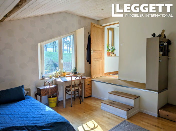 Image No.6-5 Bed House for sale