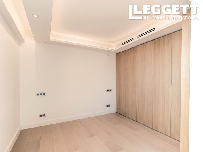 Image No.10-3 Bed Apartment for sale