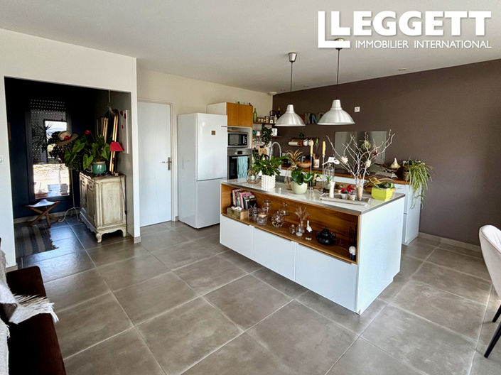 Image No.7-6 Bed House for sale