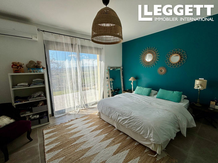 Image No.8-6 Bed House for sale