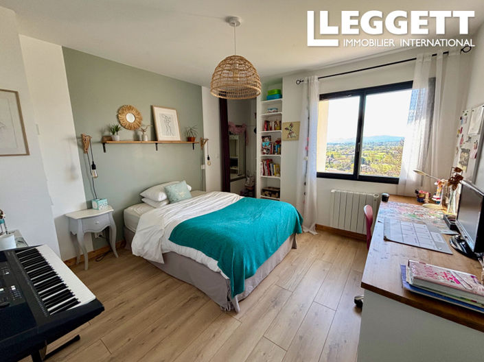 Image No.9-6 Bed House for sale