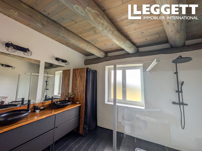 Image No.8-5 Bed House for sale