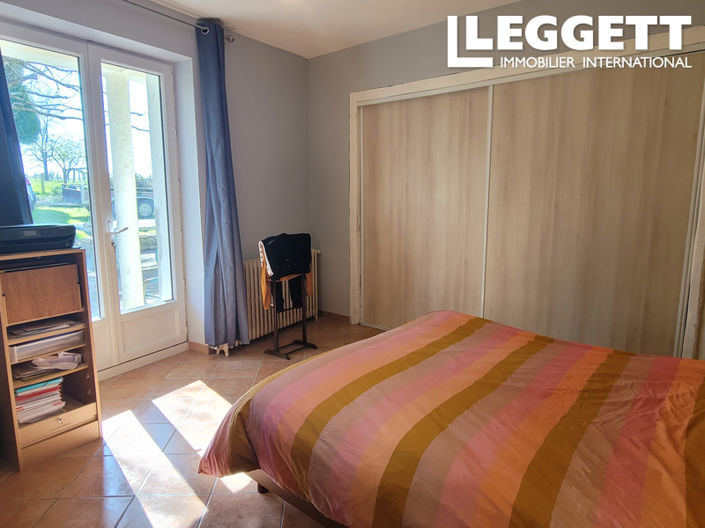 Image No.8-5 Bed House for sale