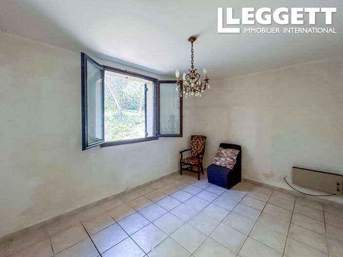 Image No.8-2 Bed House for sale