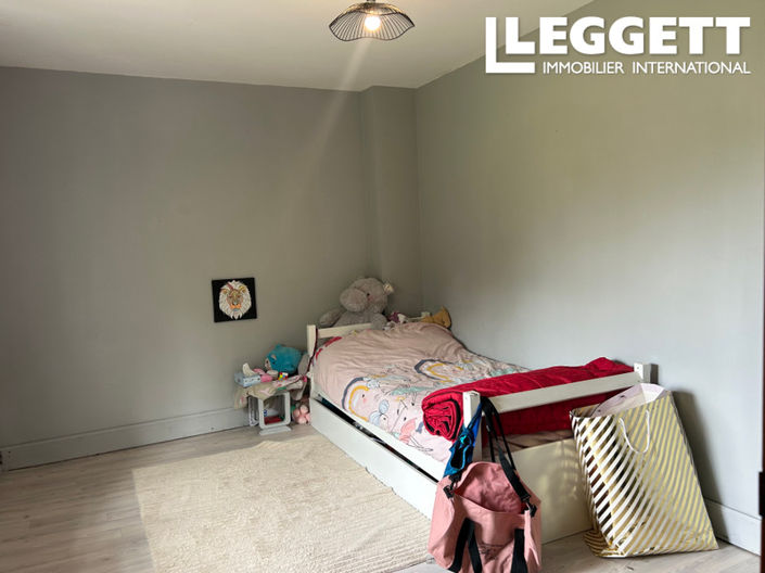 Image No.9-6 Bed House for sale