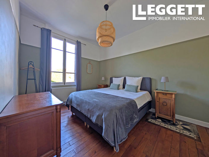 Image No.10-6 Bed House for sale