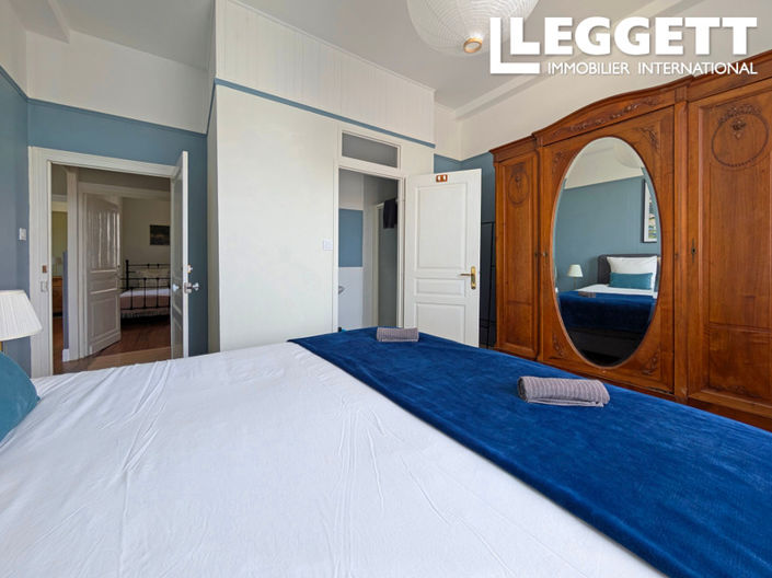 Image No.8-6 Bed House for sale