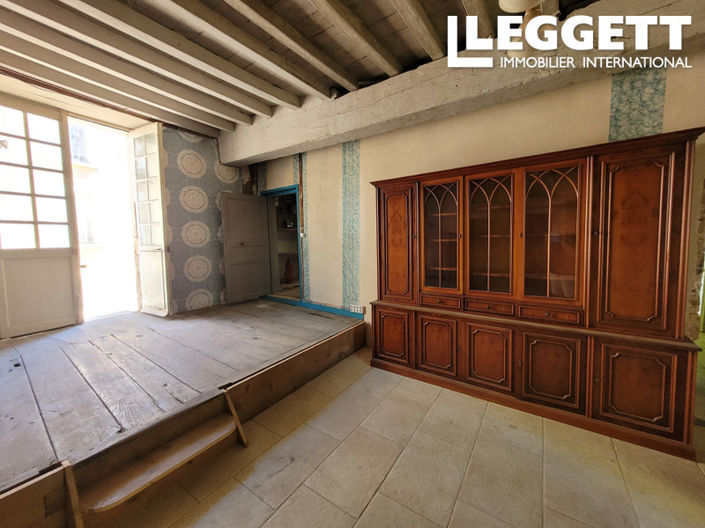 Image No.8-6 Bed House for sale