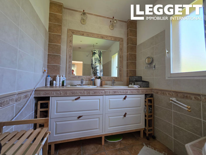 Image No.10-3 Bed House for sale