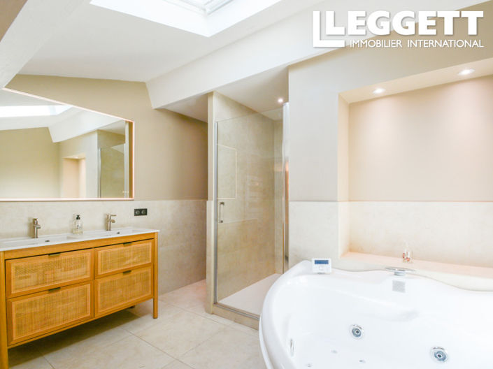 Image No.8-4 Bed House for sale