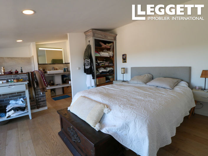 Image No.8-2 Bed House for sale