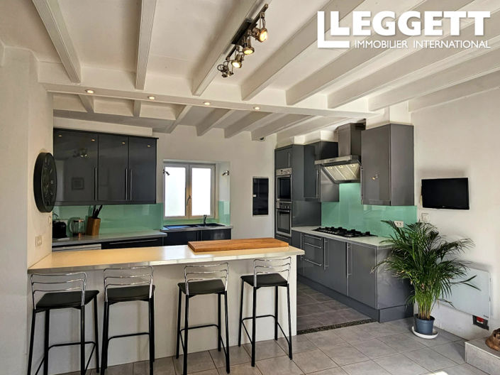 Image No.2-8 Bed House for sale