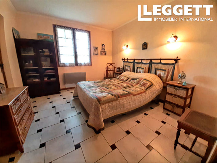 Image No.10-4 Bed House for sale