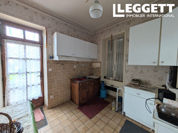 Image No.6-8 Bed House for sale