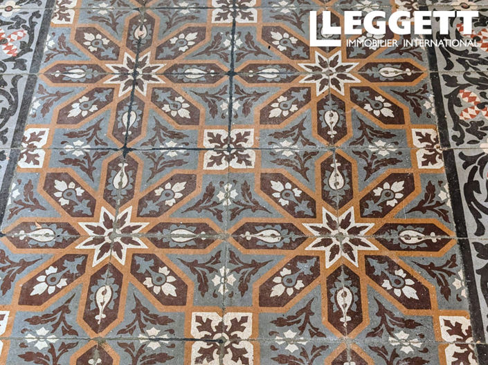 Image No.9-8 Bed House for sale