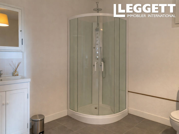 Image No.8-4 Bed House for sale