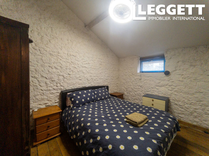 Image No.8-6 Bed House for sale