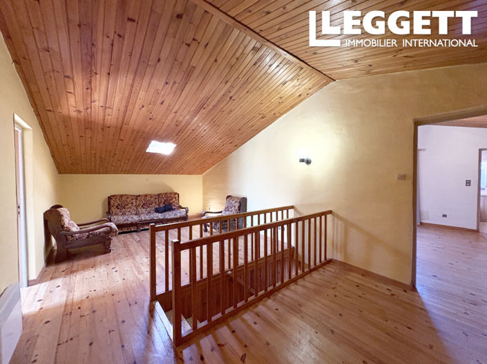 Image No.8-5 Bed House for sale