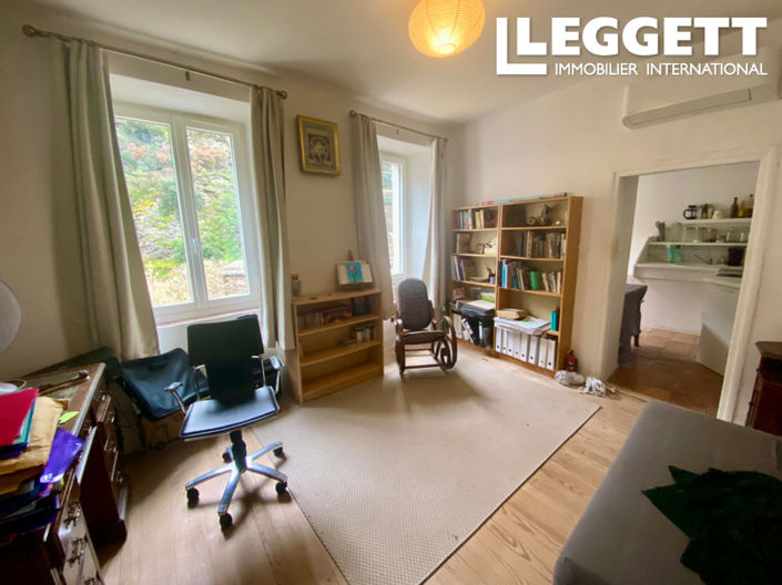 Image No.8-5 Bed House for sale