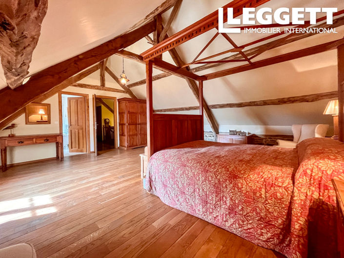 Image No.8-5 Bed House for sale