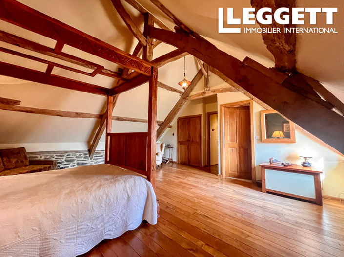 Image No.9-5 Bed House for sale