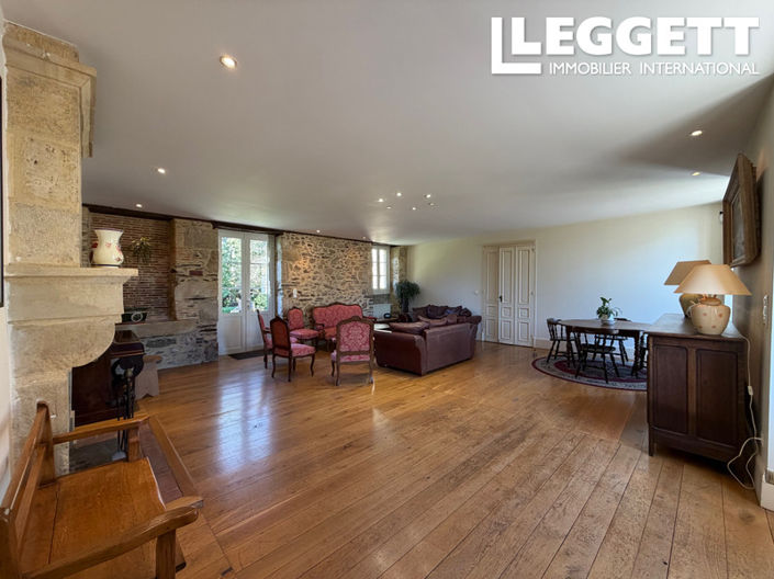 Image No.5-9 Bed House for sale