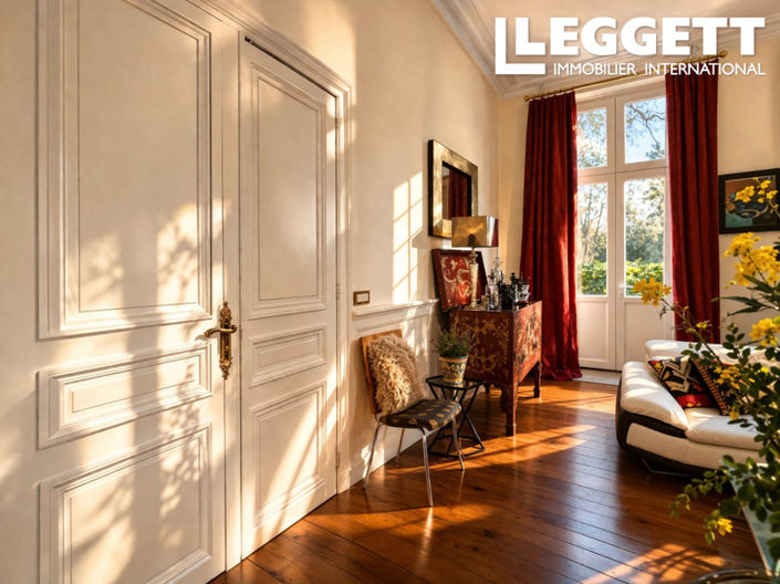 Image No.5-7 Bed Chateaux for sale