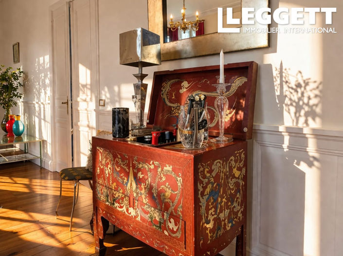 Image No.8-7 Bed Chateaux for sale