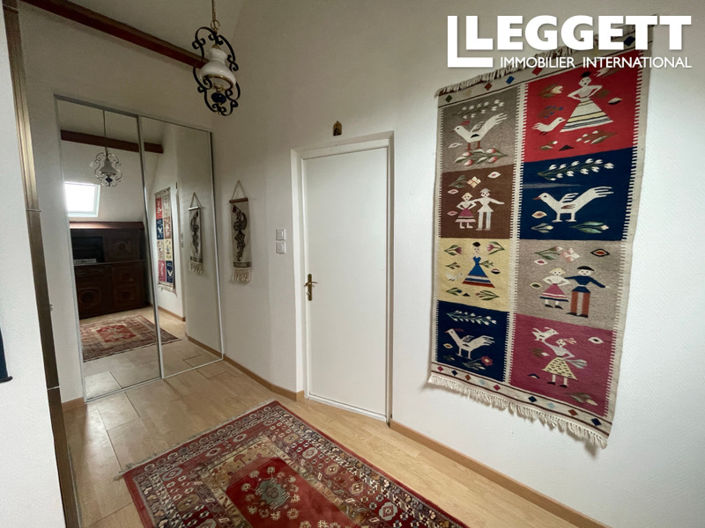 Image No.10-3 Bed House for sale