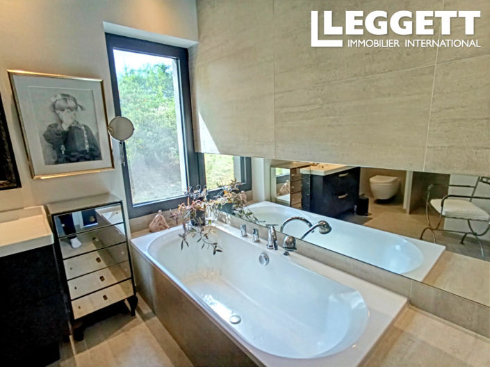 Image No.5-2 Bed House for sale