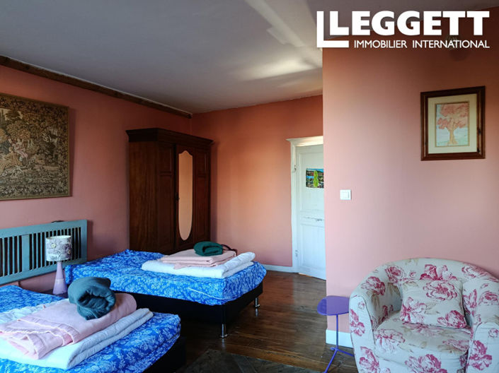 Image No.8-5 Bed House for sale