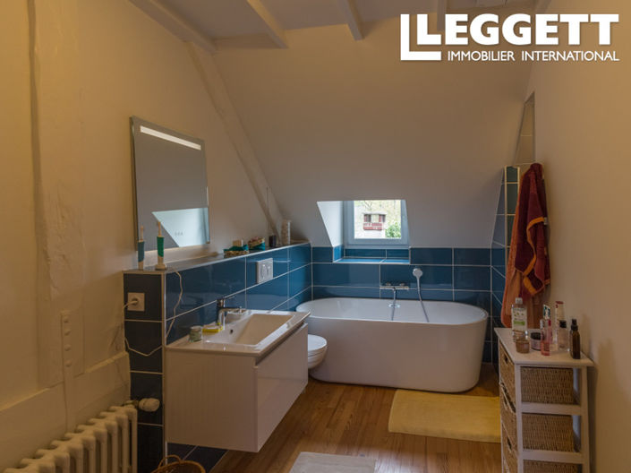 Image No.7-8 Bed House for sale