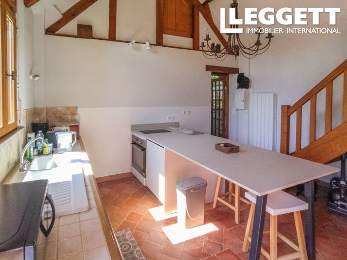 Image No.8-8 Bed House for sale