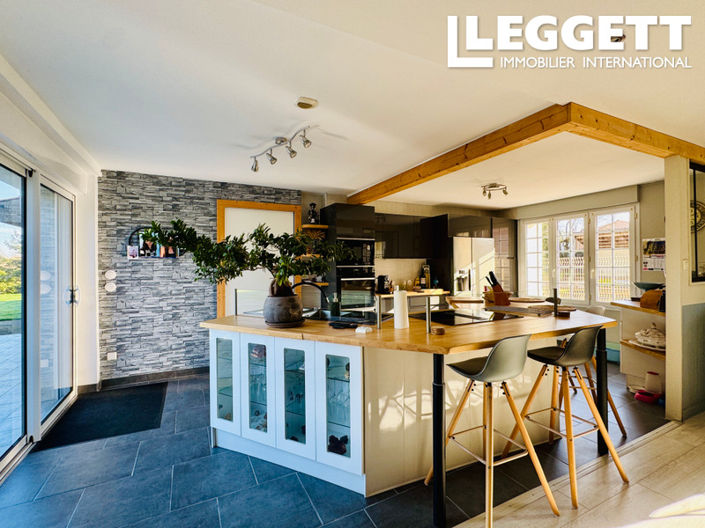 Image No.4-6 Bed House for sale