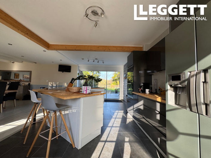 Image No.5-6 Bed House for sale